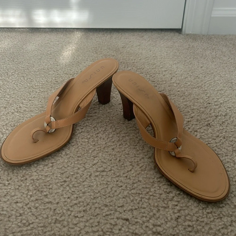 Unisa Heels - Picture 1 of 3